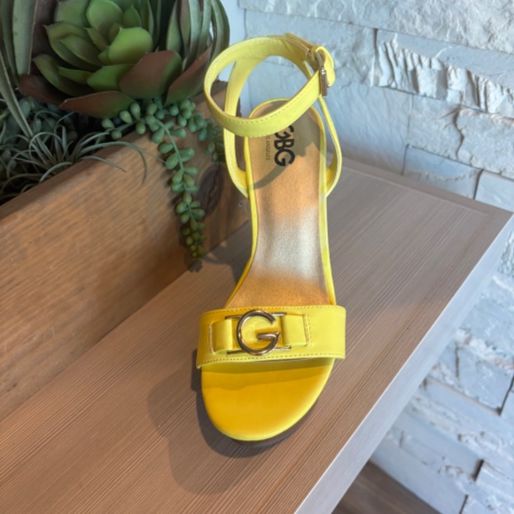 NWOT GBG Selah Block High Heeled Ankle Strap Sandal - 5 in Heel - Picture 3 of 8